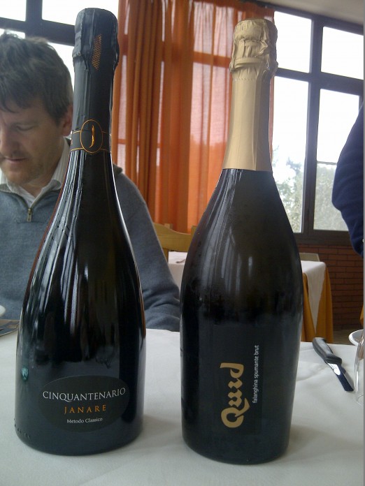 Dwie metody produkcji win musujących w La Guardiense. © Maciej Nowicki.