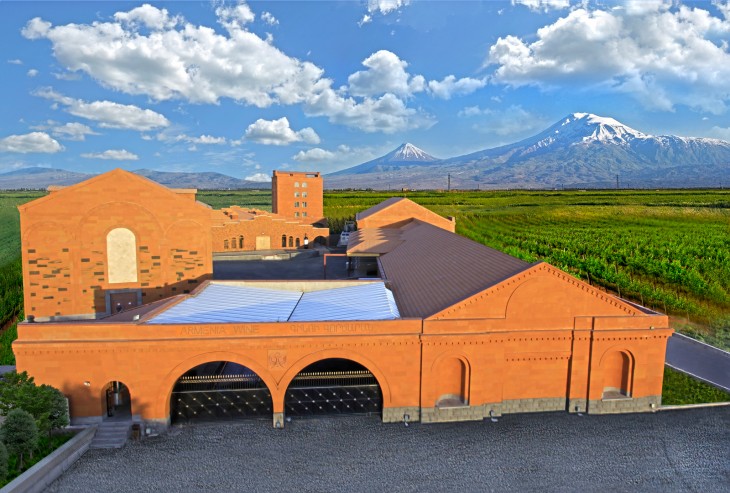 Idzie nowe - Armenia Wine Factory LLC © snooth.com.