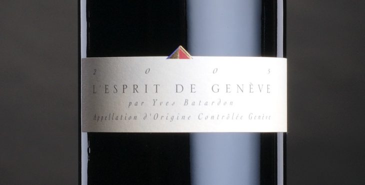 Wszystkie wina Esprit de Genève mają tę samą etykietę.